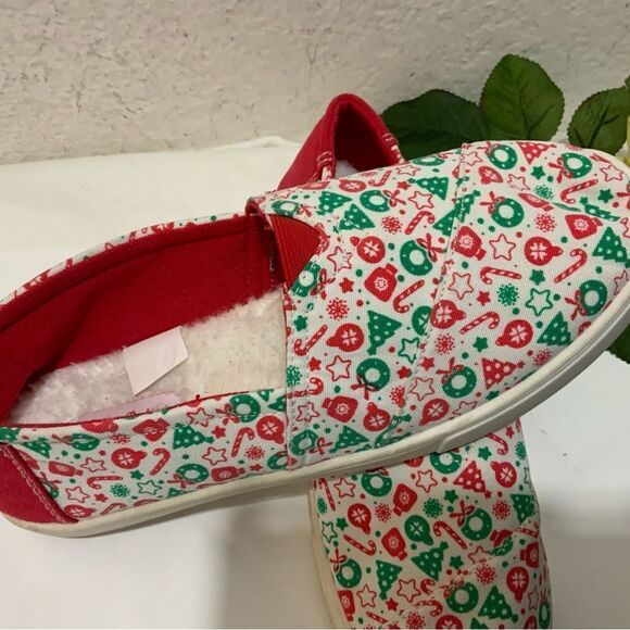 TOMMY BAHAMA FOOTWEAR SHOES FLATS CHRISTMAS EDITION WREATHS TREES CANDY CANES 7 - Picture 2 of 11